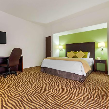 Quality Inn Нуэво-Ларедо Экстерьер фото