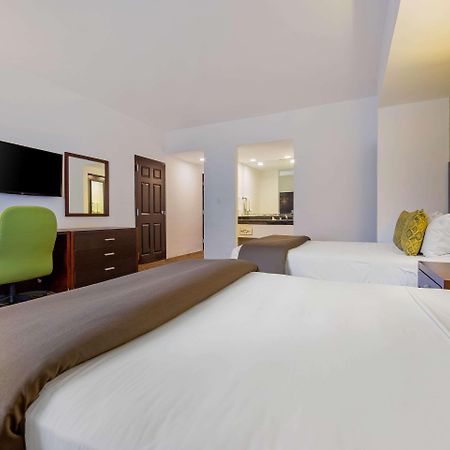 Quality Inn Нуэво-Ларедо Экстерьер фото