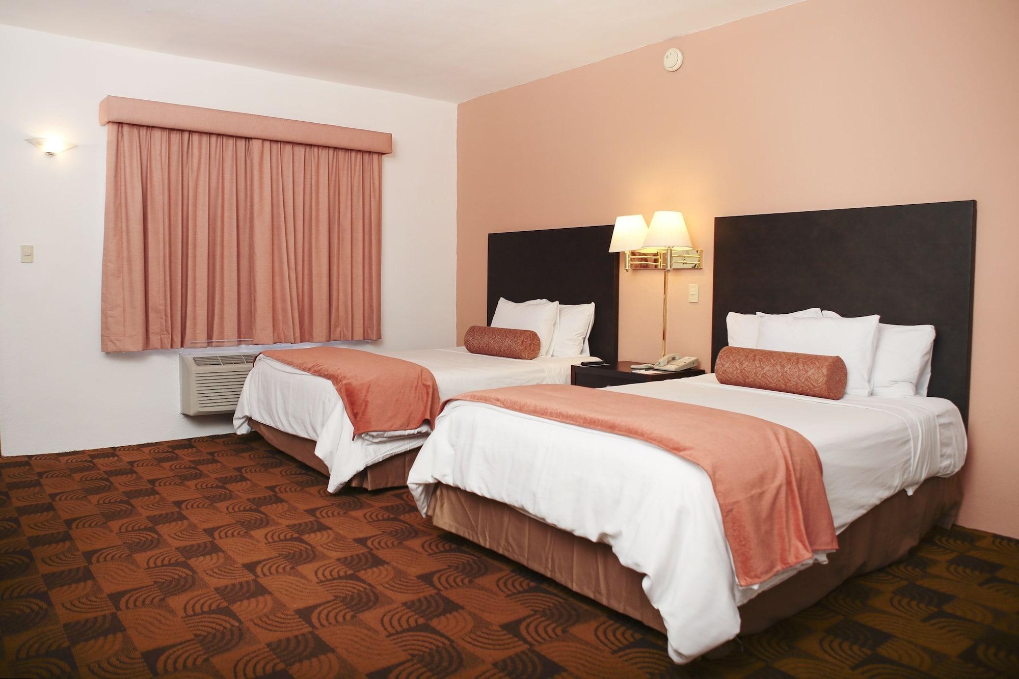 Quality Inn Нуэво-Ларедо Экстерьер фото