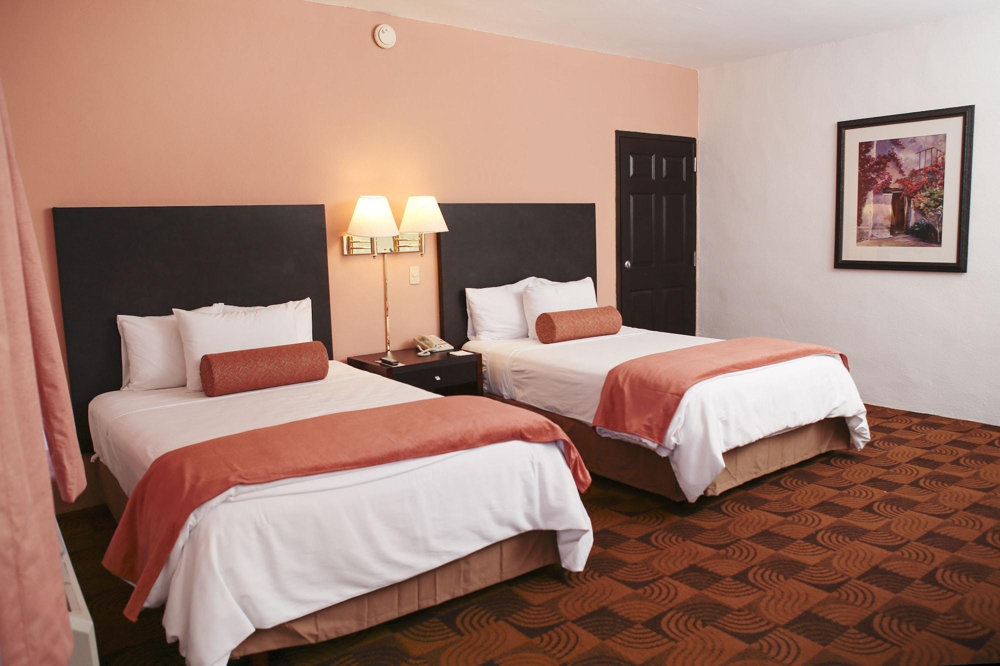 Quality Inn Нуэво-Ларедо Экстерьер фото