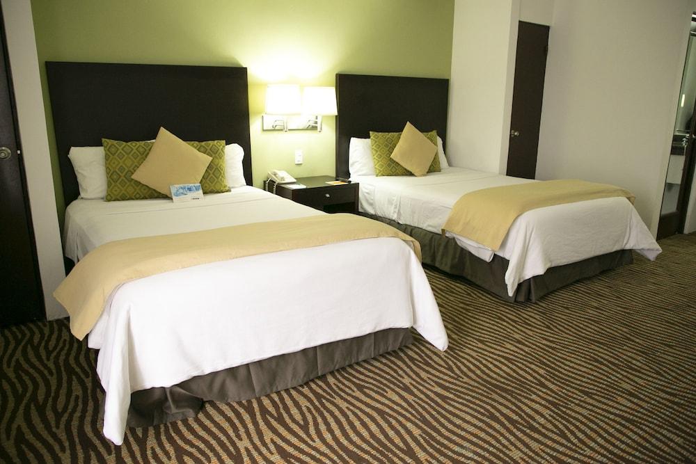 Quality Inn Нуэво-Ларедо Экстерьер фото
