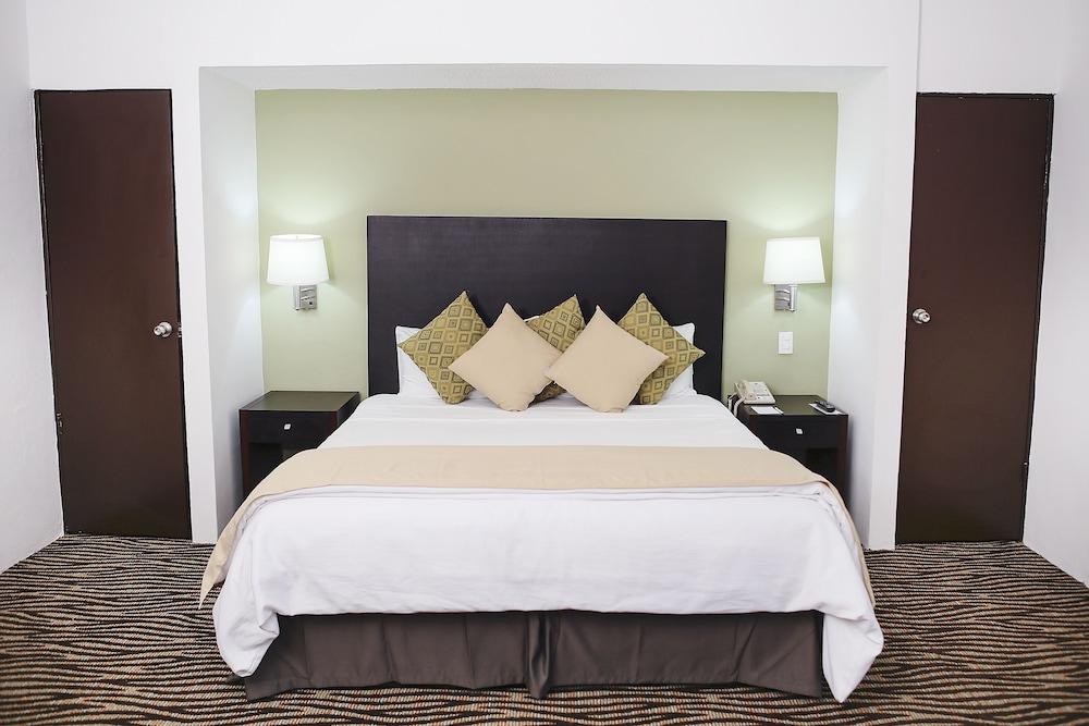 Quality Inn Нуэво-Ларедо Экстерьер фото