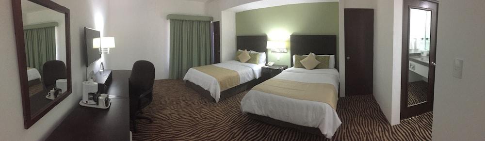 Quality Inn Нуэво-Ларедо Экстерьер фото