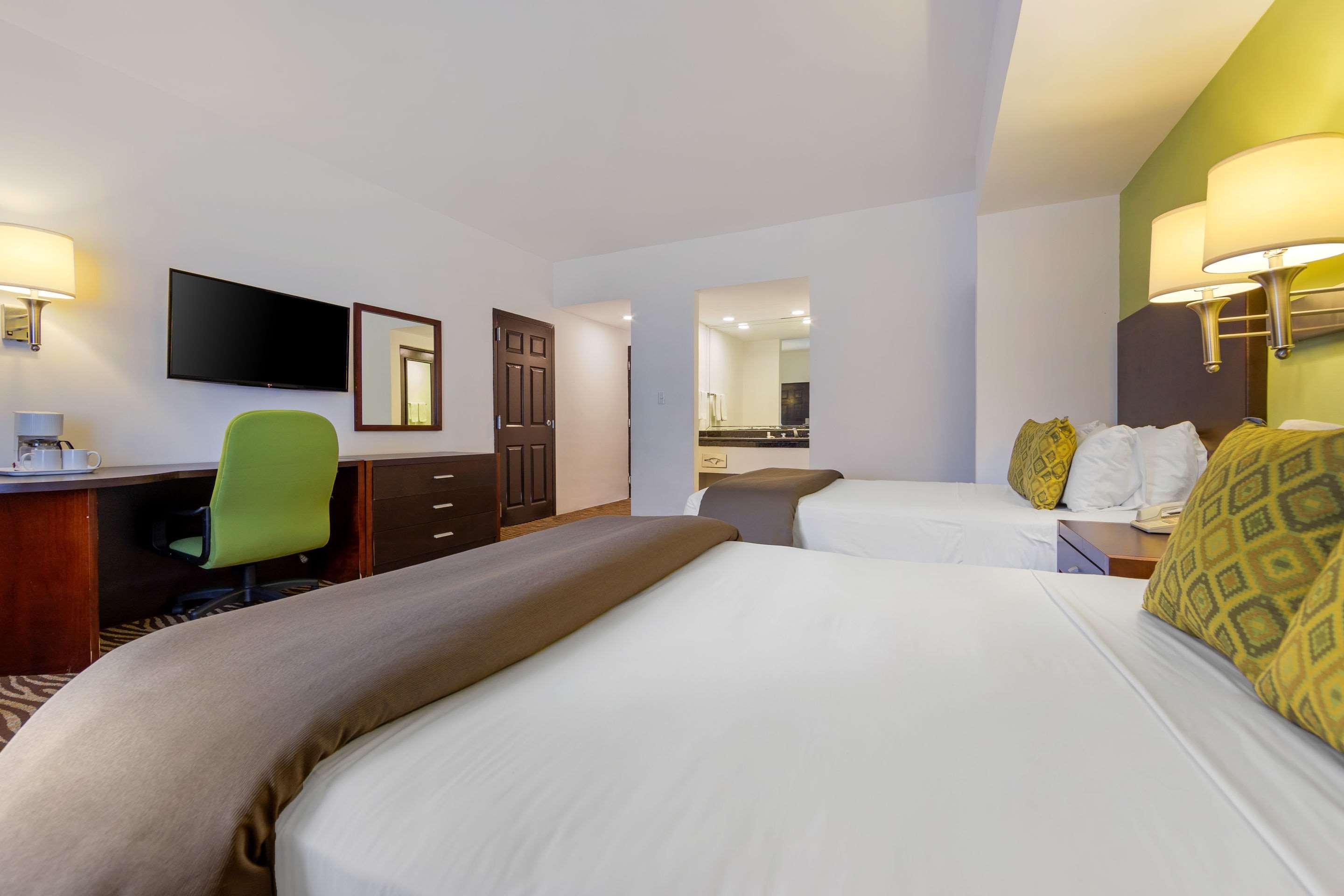 Quality Inn Нуэво-Ларедо Экстерьер фото
