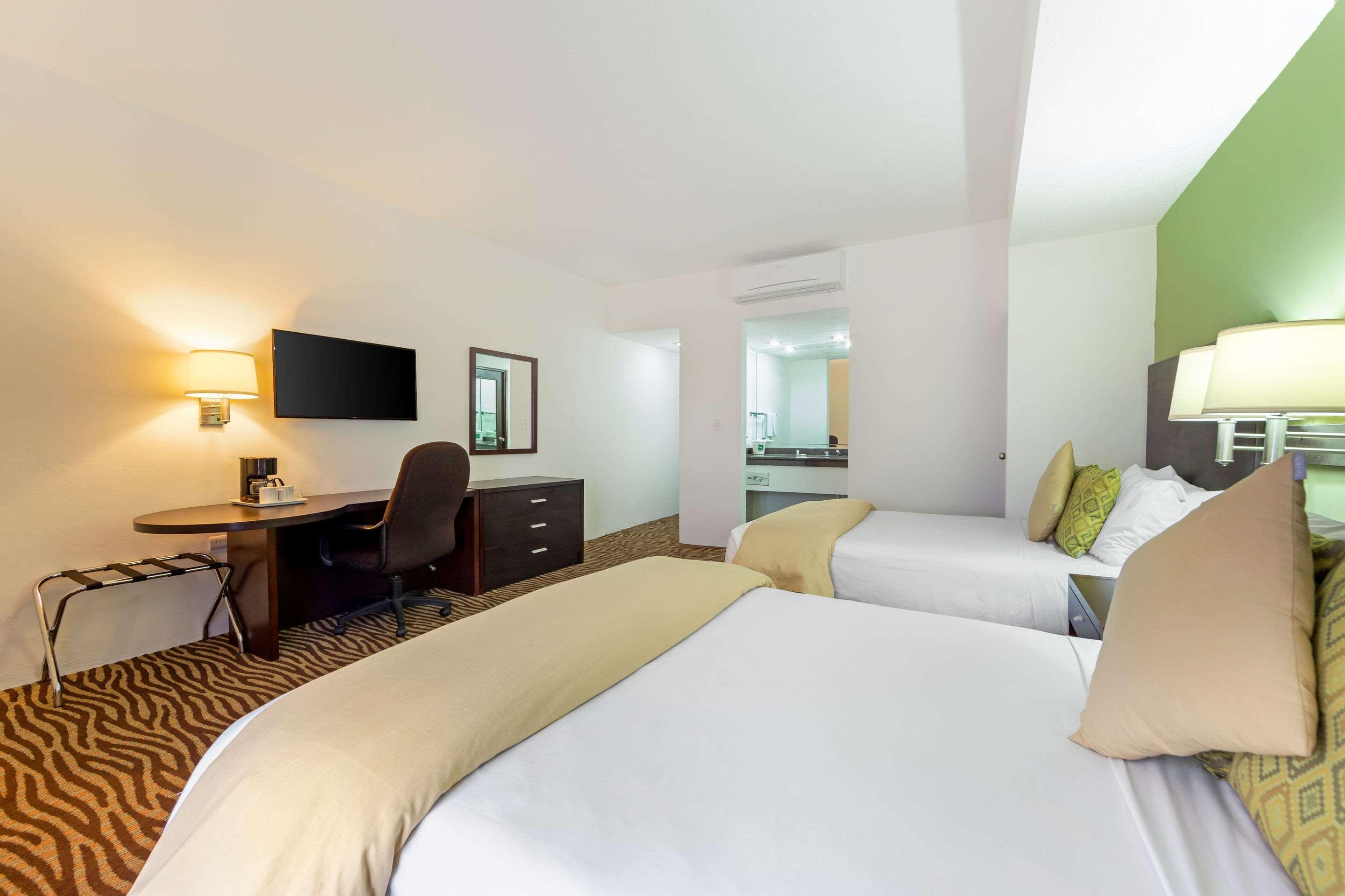 Quality Inn Нуэво-Ларедо Экстерьер фото
