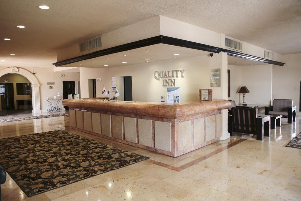 Quality Inn Нуэво-Ларедо Экстерьер фото