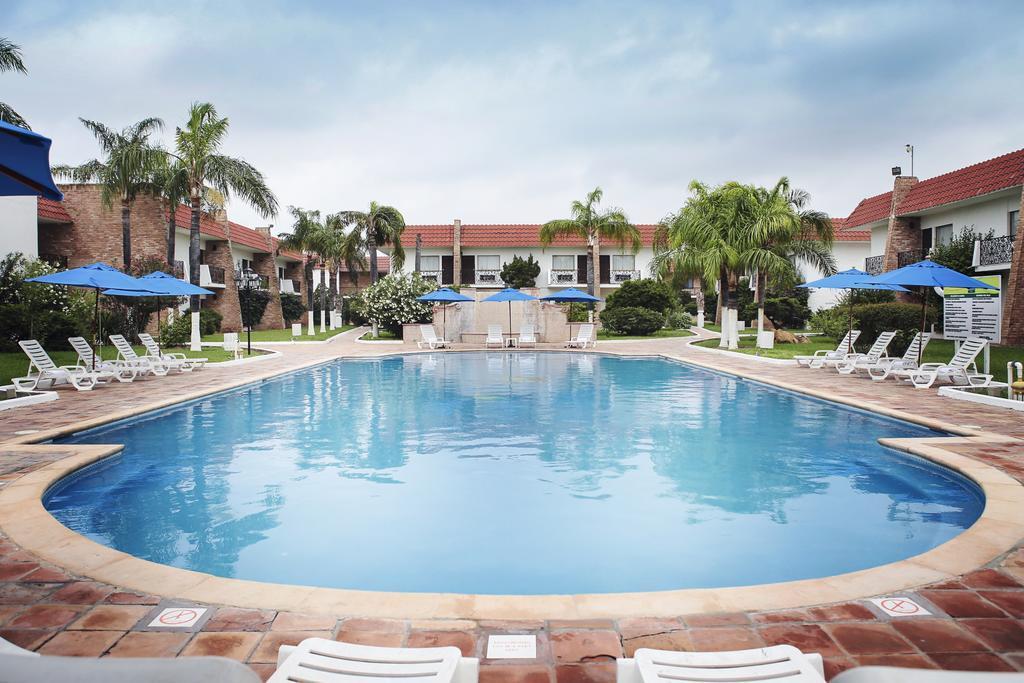 Quality Inn Нуэво-Ларедо Экстерьер фото