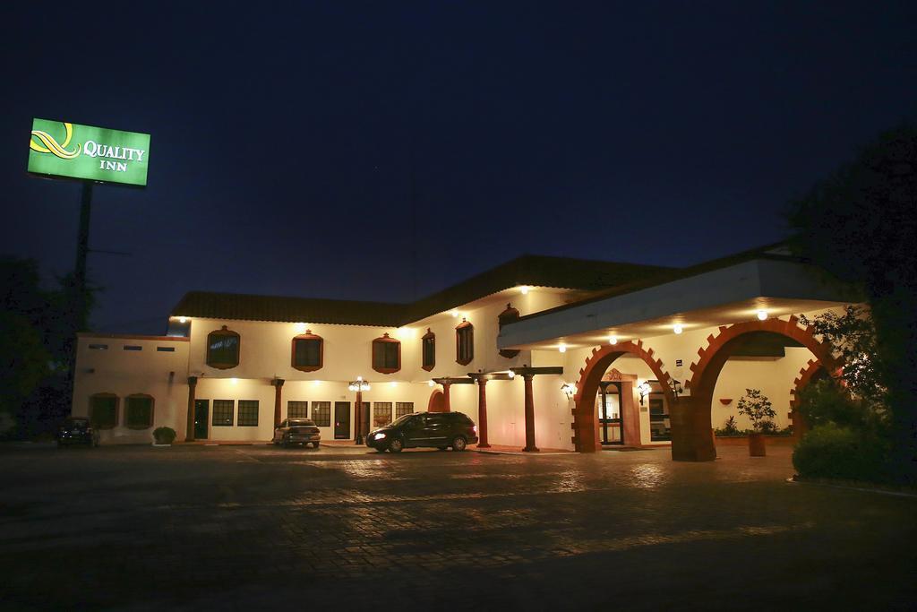 Quality Inn Нуэво-Ларедо Экстерьер фото