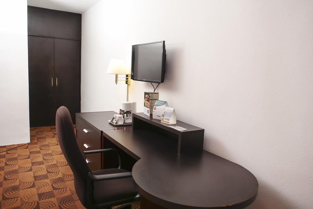 Quality Inn Нуэво-Ларедо Экстерьер фото