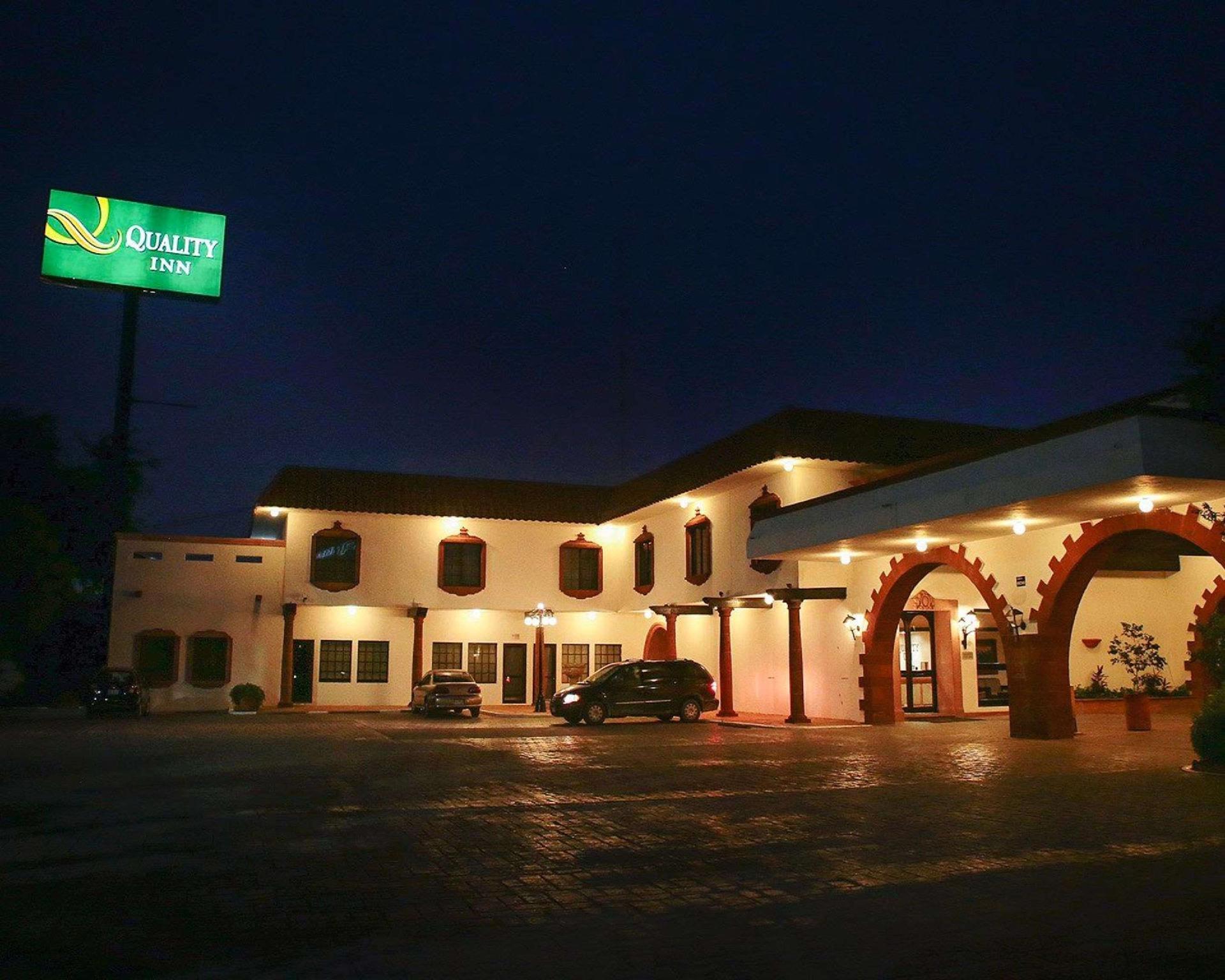 Quality Inn Нуэво-Ларедо Экстерьер фото