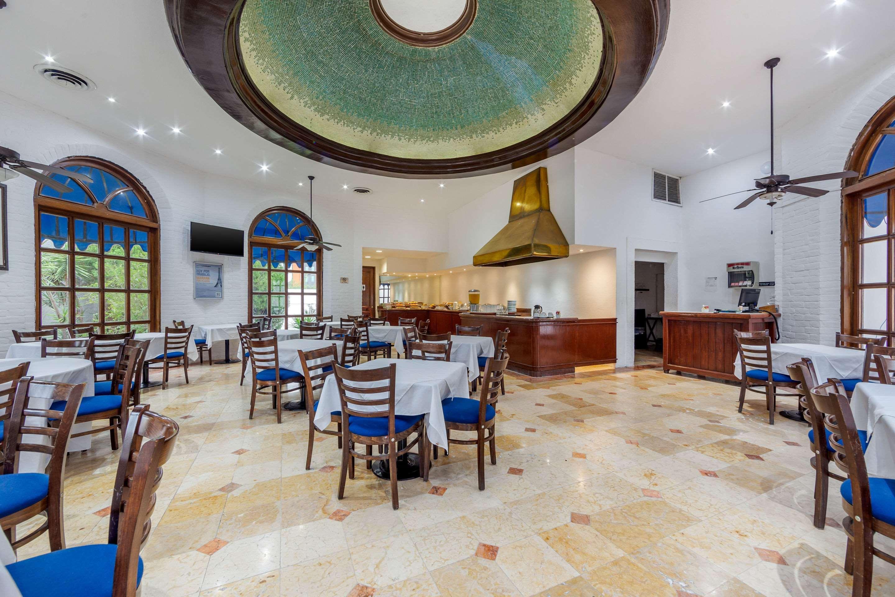 Quality Inn Нуэво-Ларедо Экстерьер фото