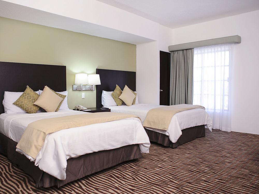 Quality Inn Нуэво-Ларедо Экстерьер фото