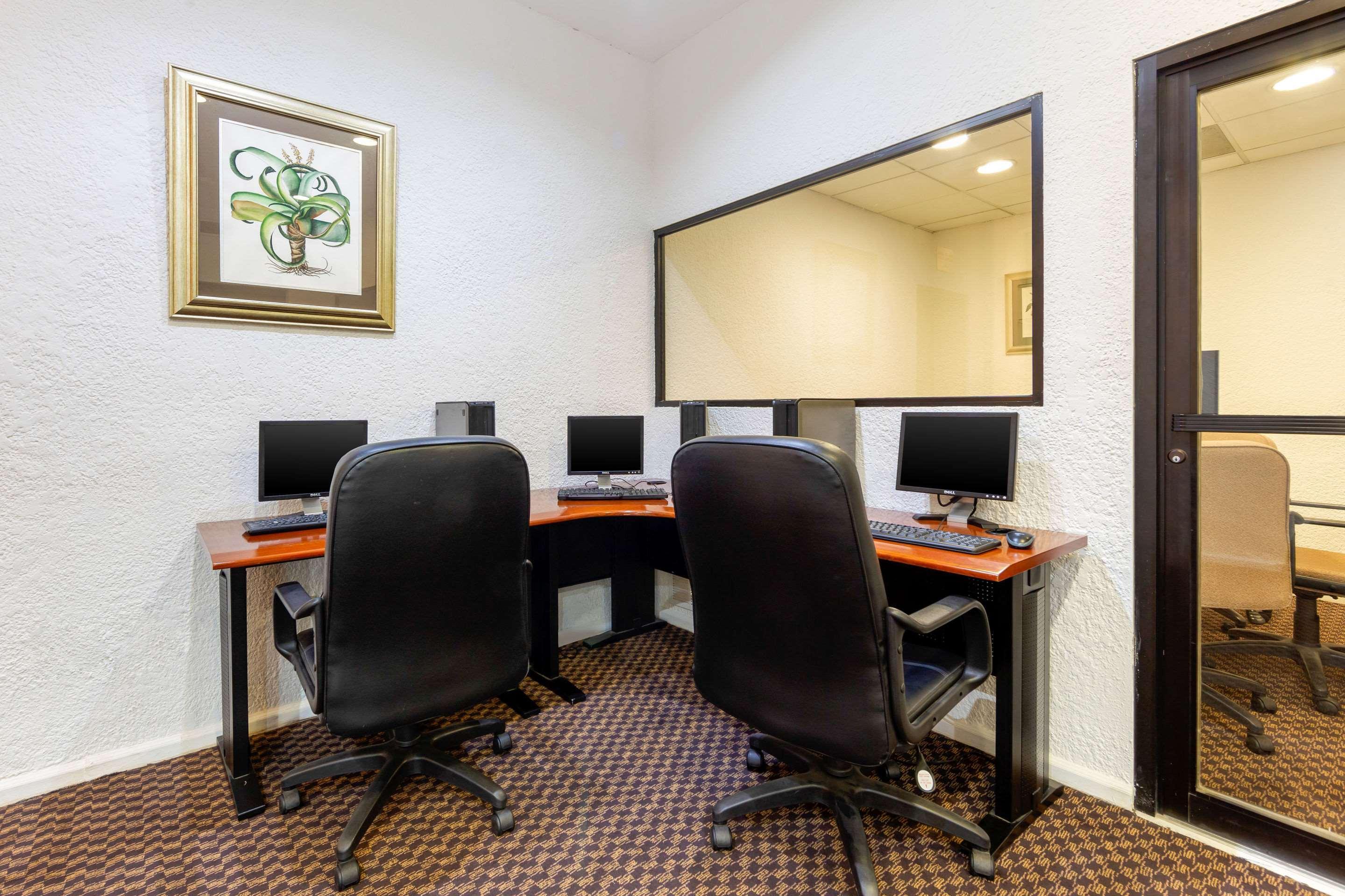 Quality Inn Нуэво-Ларедо Экстерьер фото