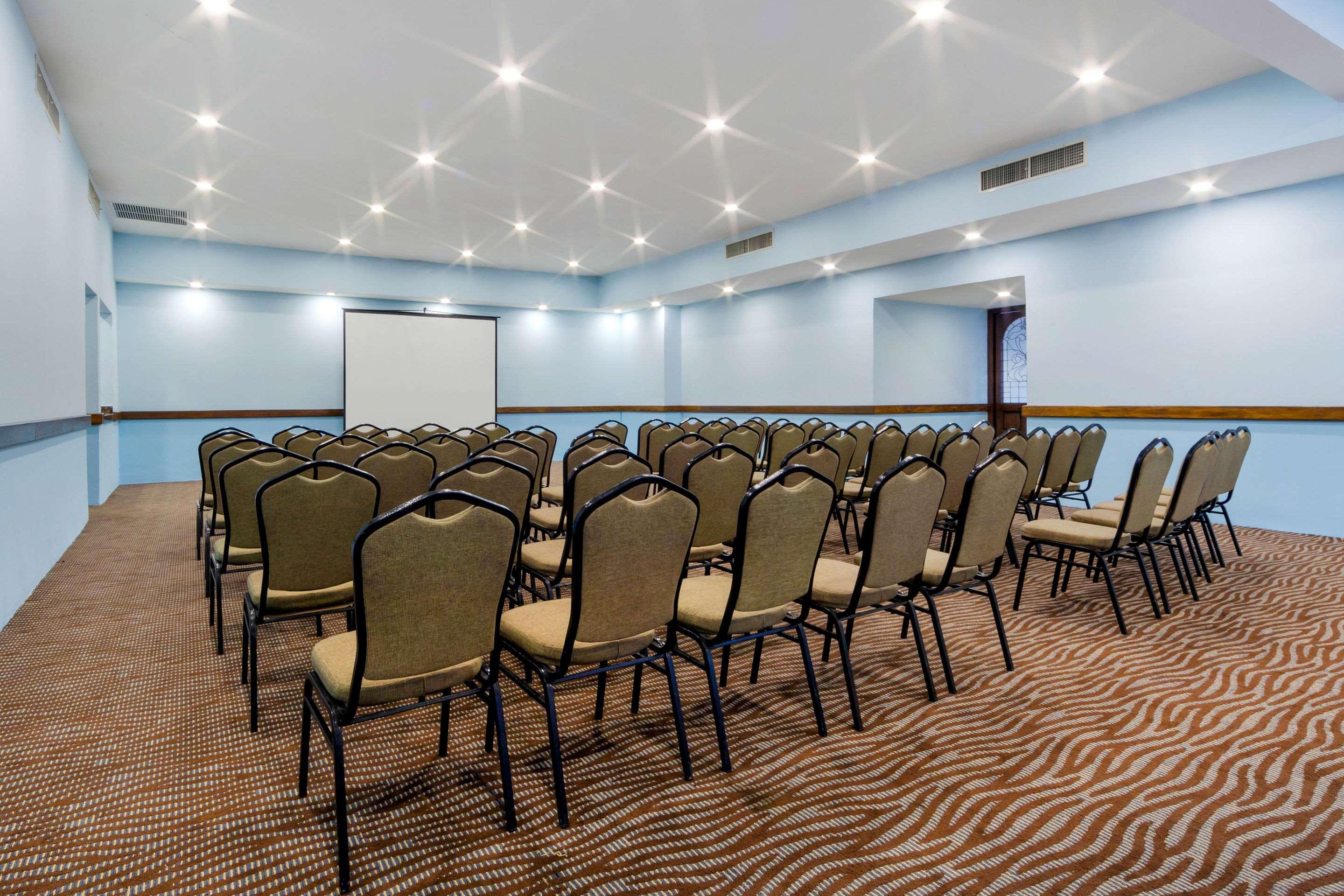 Quality Inn Нуэво-Ларедо Экстерьер фото