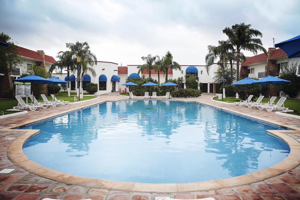 Quality Inn Нуэво-Ларедо Экстерьер фото