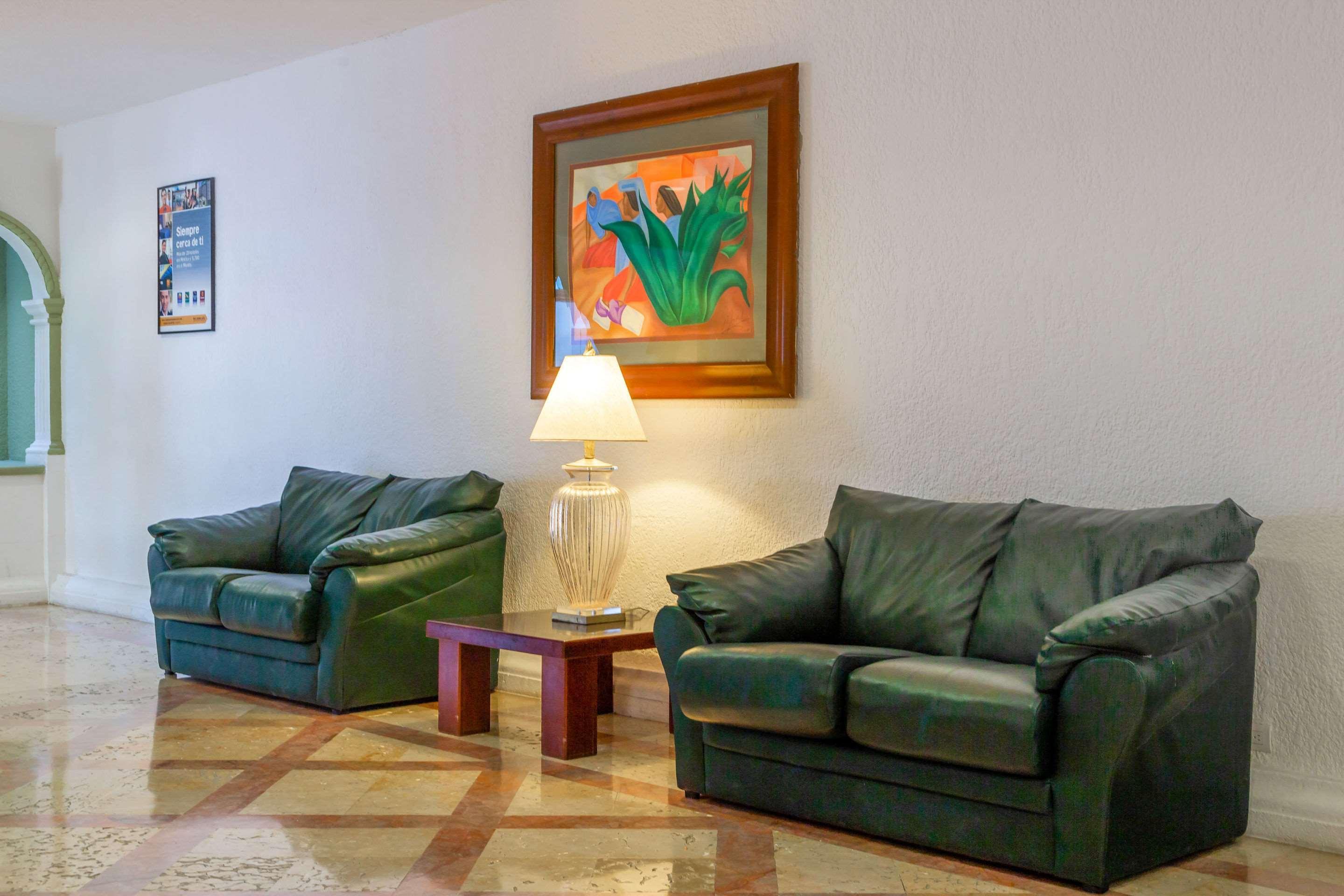 Quality Inn Нуэво-Ларедо Экстерьер фото