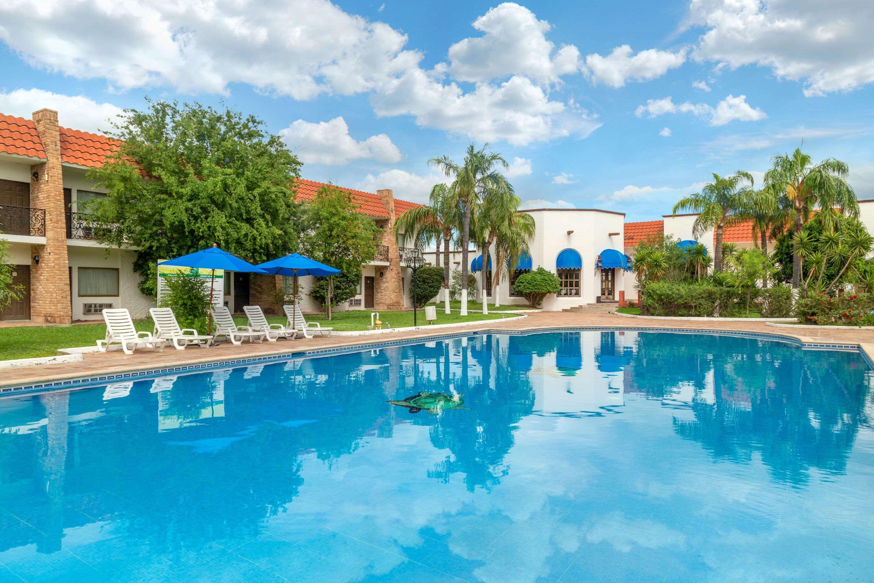 Quality Inn Нуэво-Ларедо Экстерьер фото