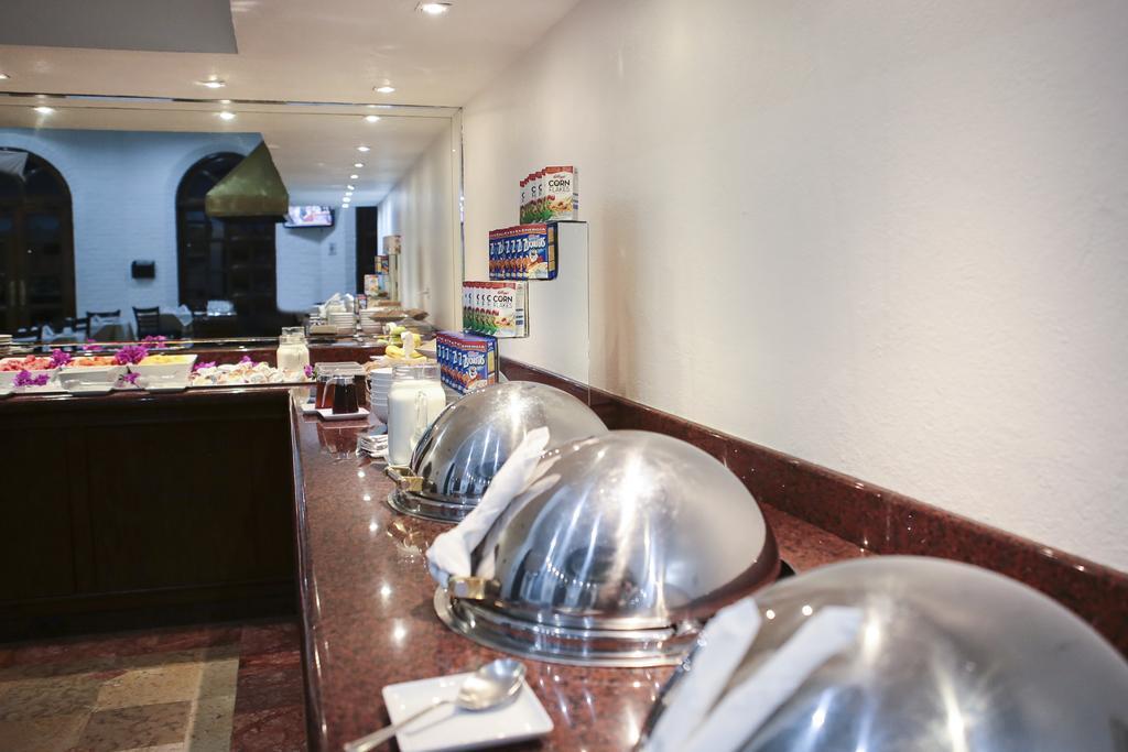 Quality Inn Нуэво-Ларедо Экстерьер фото