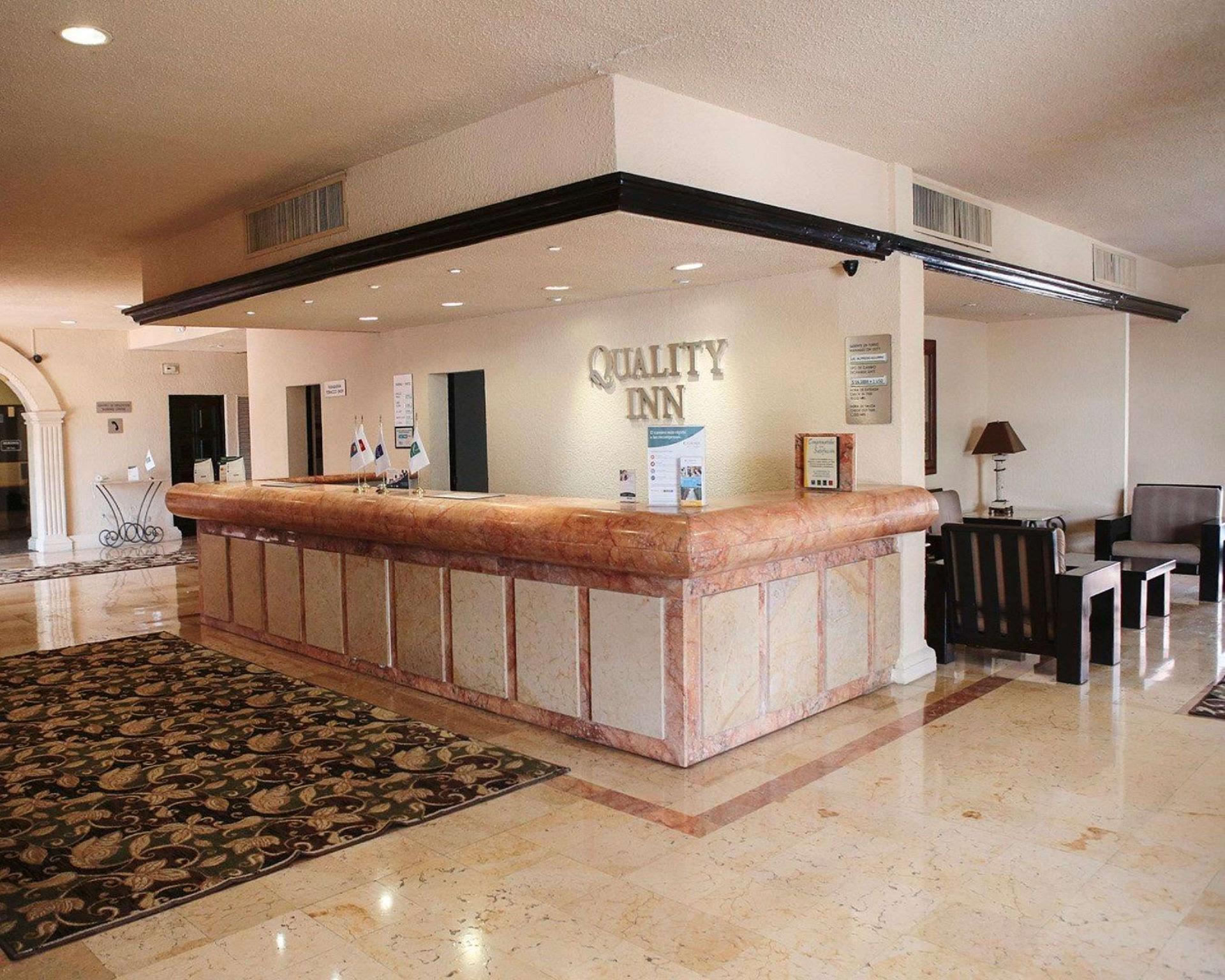 Quality Inn Нуэво-Ларедо Экстерьер фото