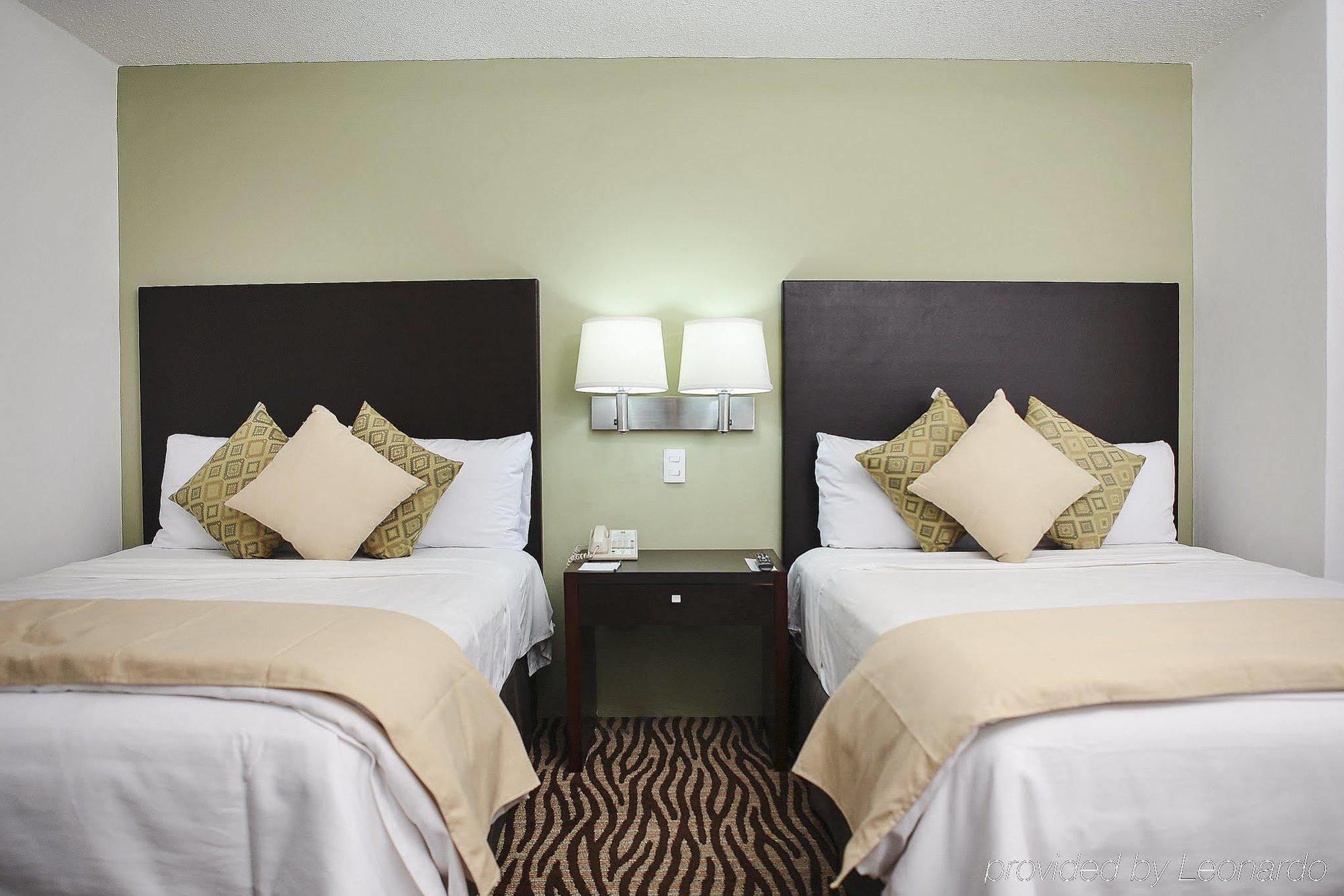 Quality Inn Нуэво-Ларедо Экстерьер фото